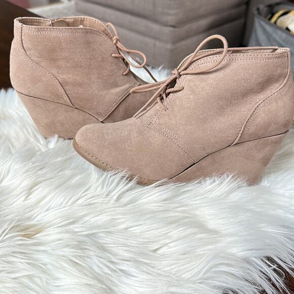 Universal Thread | Wedge Tan Ankle Booties Size 7.5W - Picture 7 of 8